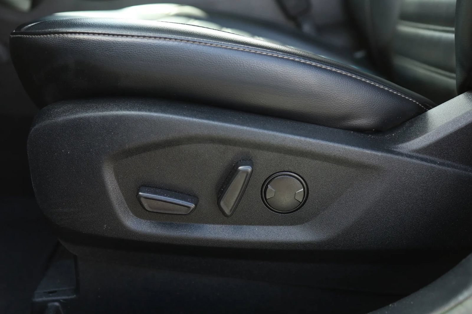 Used 2020 Ford Edge SEL FWD image 14