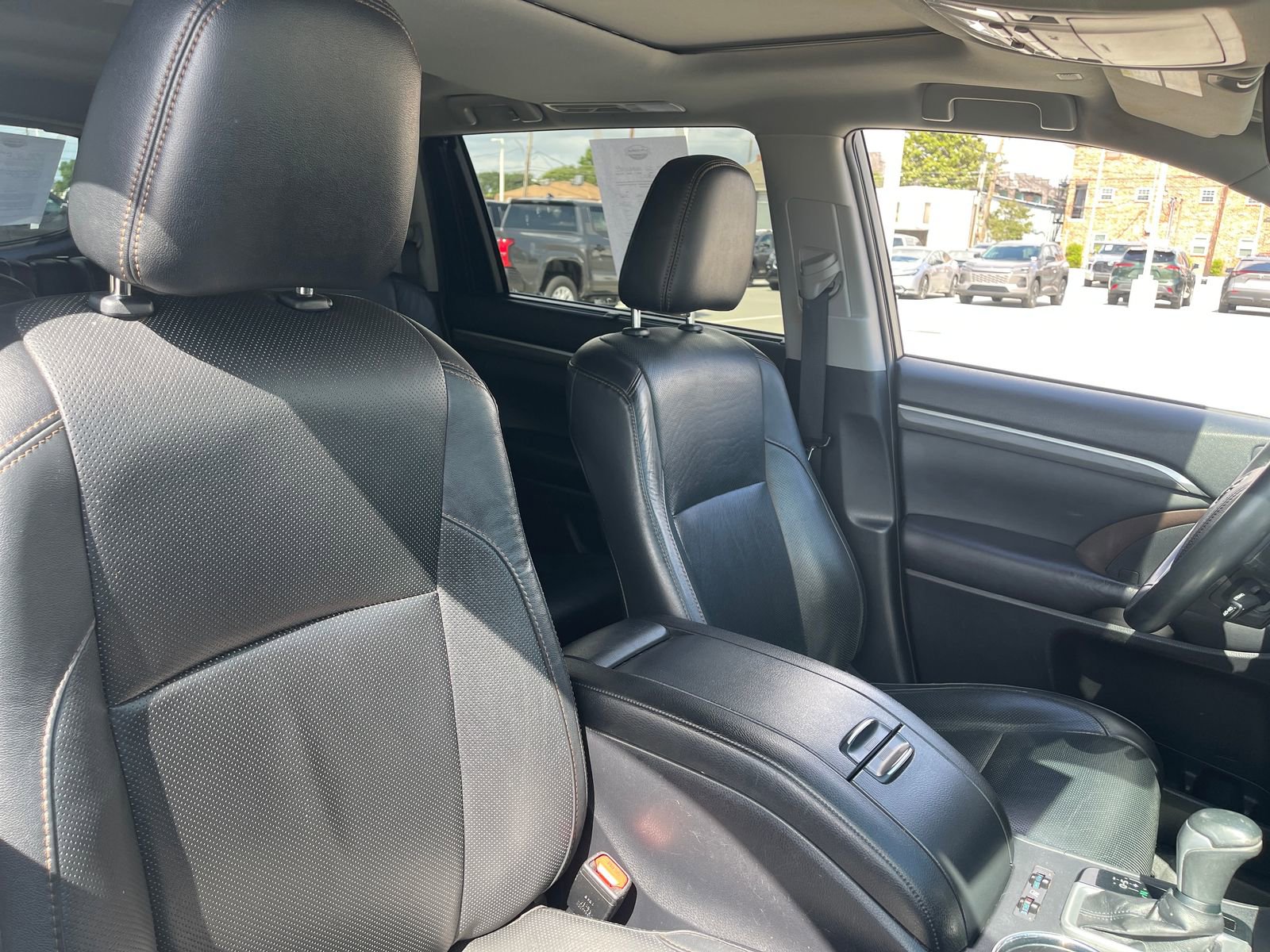 Used 2019 Toyota Highlander Limited FWD image 15