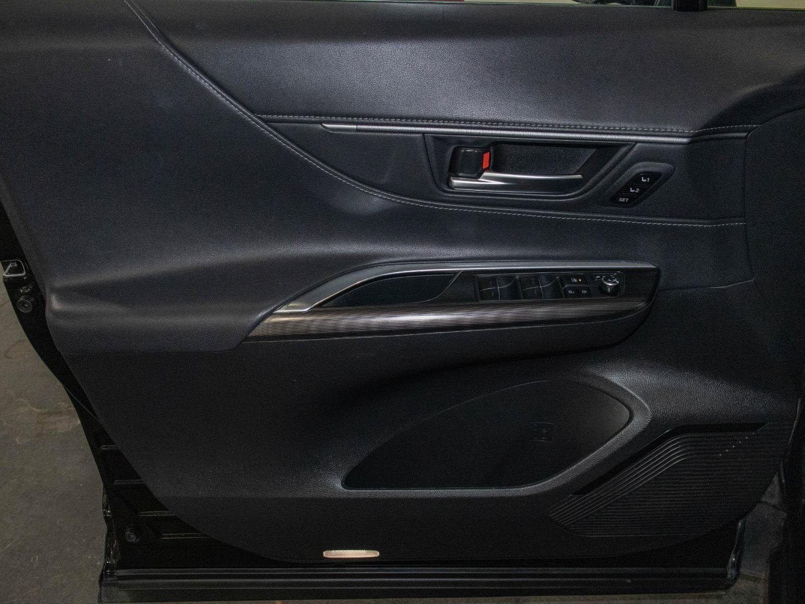 Used 2023 Toyota Venza XLE image 10