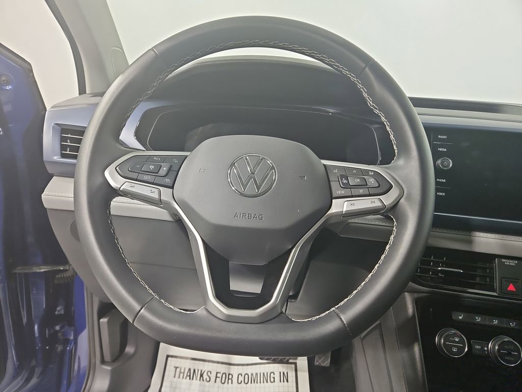 Certified 2024 Volkswagen Taos SE w/ Black Wheel Package image 17