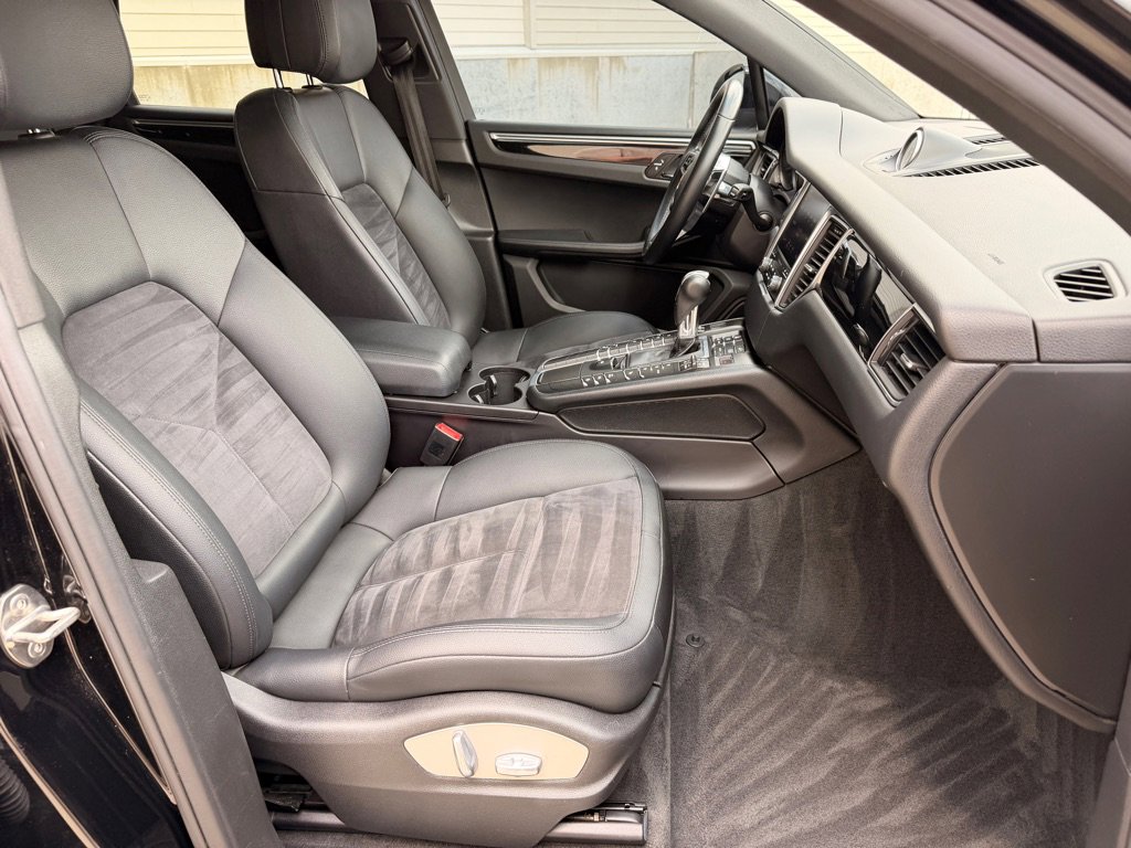 Used 2018 Porsche Macan AWD/4WD image 23
