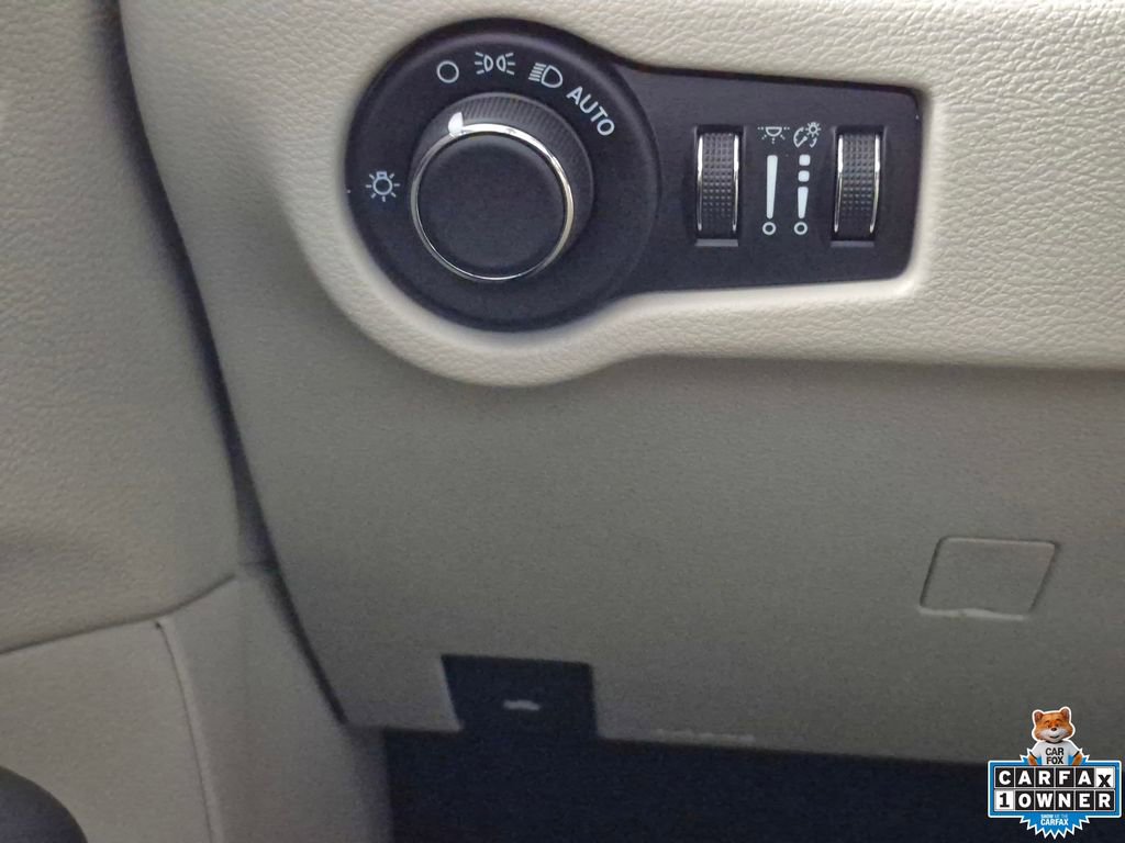 Used 2023 Chrysler Voyager LX image 16