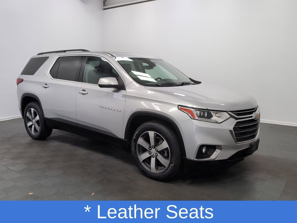 Used 2021 Chevrolet Traverse LT w/ LT Premium Package image 2