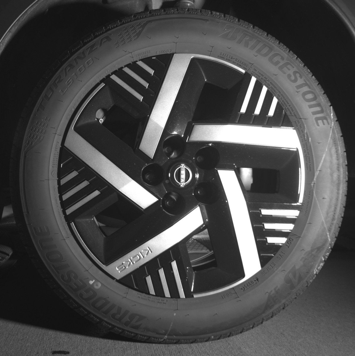 Used 2025 Nissan Kicks SV image 14