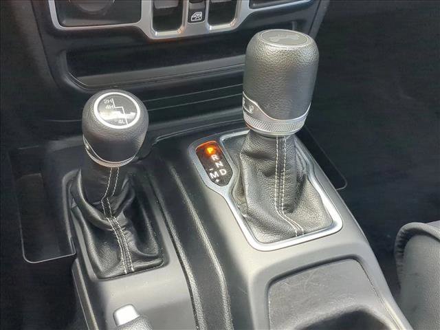 Used 2020 Jeep Wrangler Unlimited Sahara image 12