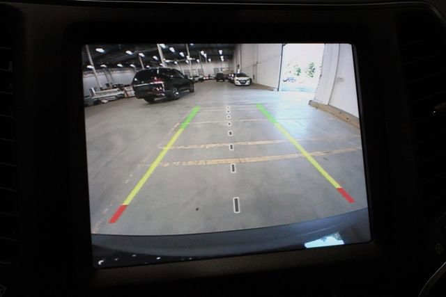 Used 2022 Jeep Cherokee Trailhawk image 8