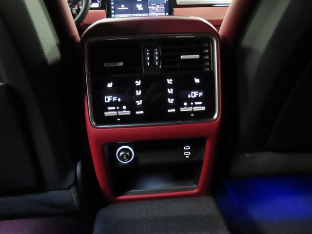 Used 2023 Porsche Cayenne Platinum Edition image 27