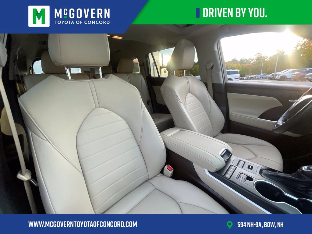 Used 2021 Toyota Highlander XLE AWD/4WD image 28