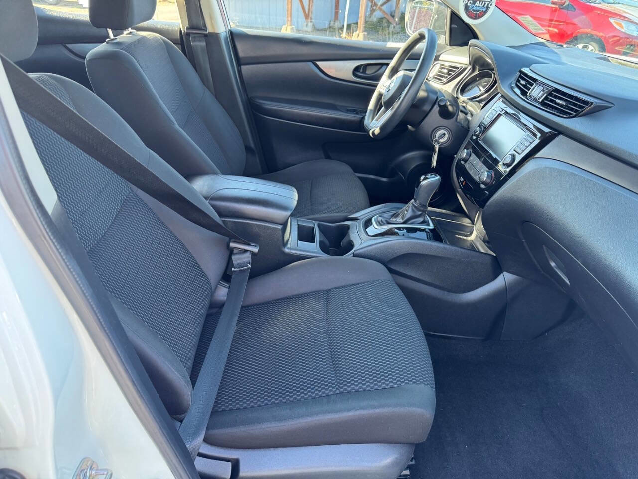 Used 2021 Nissan Rogue Sport S image 23