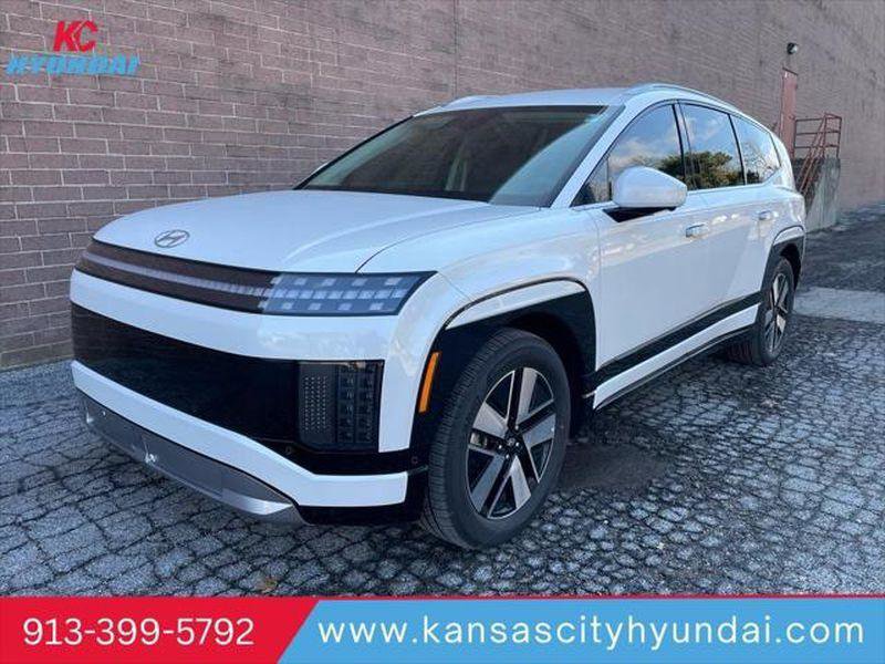 New 2026 Hyundai Ioniq 9 SEL w/ Tow & Go Package AWD/4WD image 1