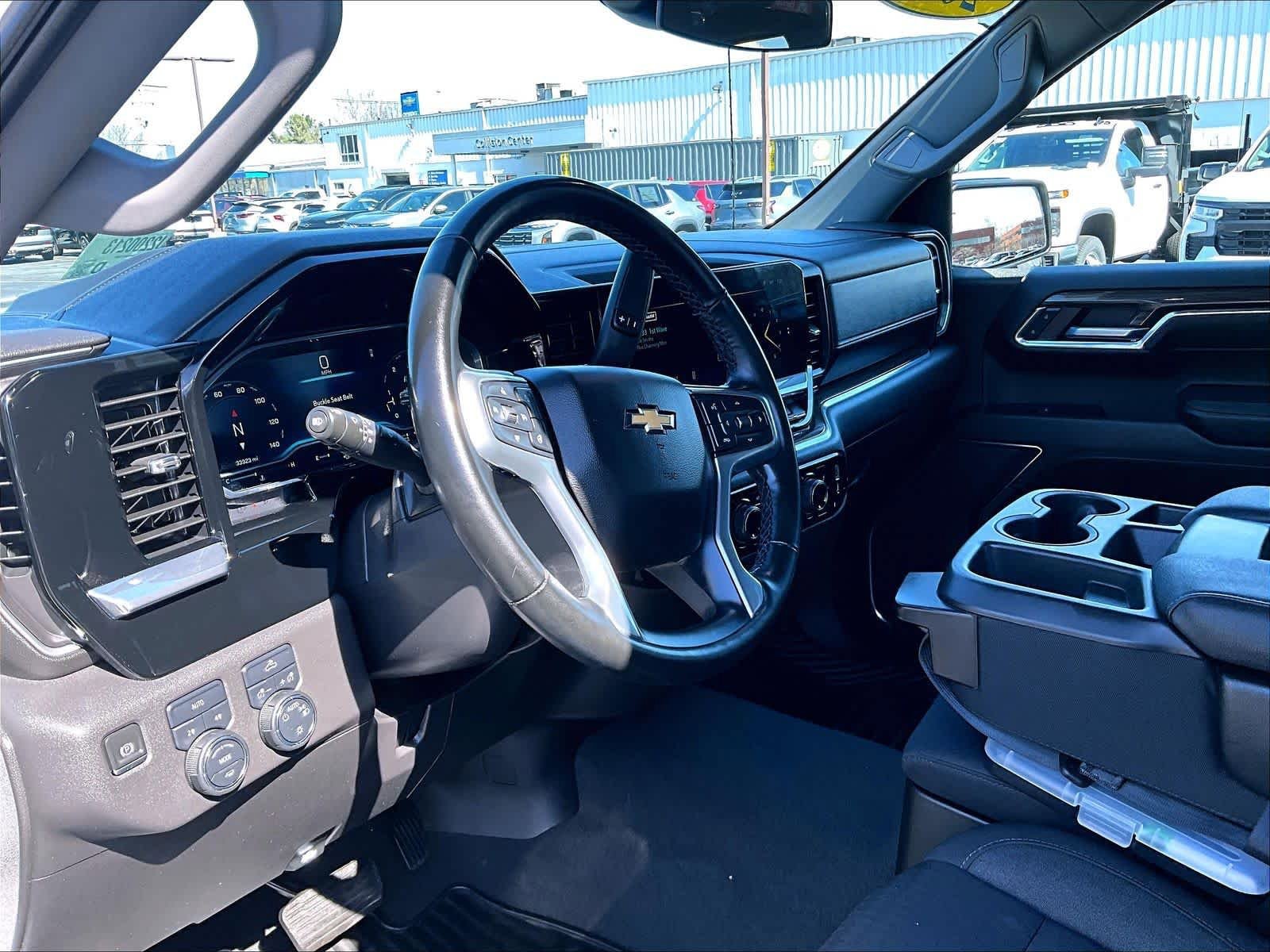 Used 2023 Chevrolet Silverado 1500 LT AWD/4WD image 8