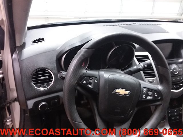 Used 2016 Chevrolet Cruze LT w/ Technology Package FWD image 11