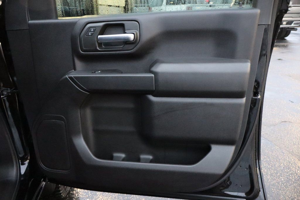 Used 2025 Chevrolet Silverado 2500 Custom w/ Custom Value Package image 19