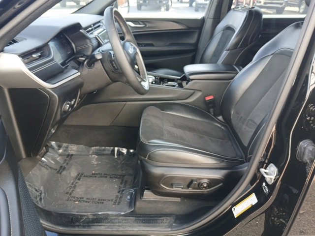 Used 2023 Jeep Grand Cherokee L Laredo image 46