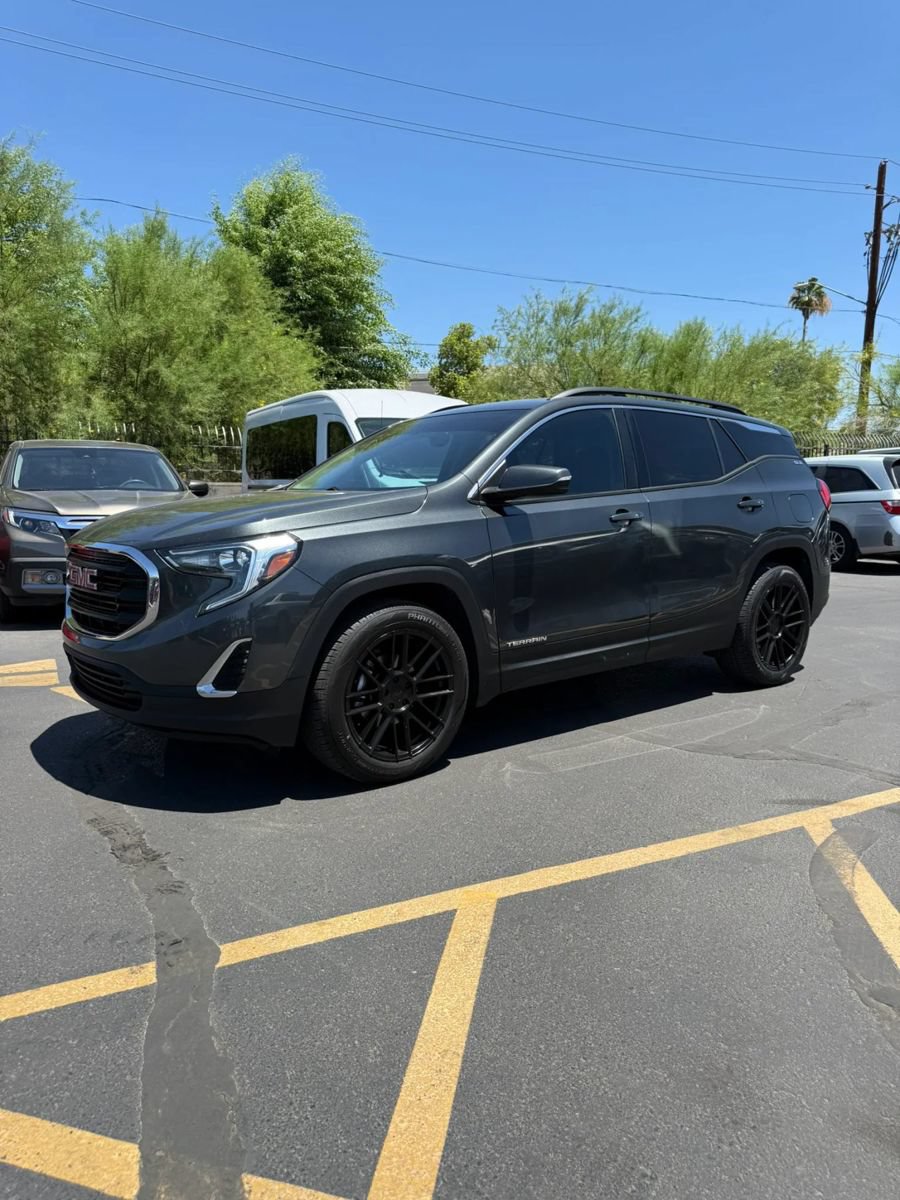 Used 2019 GMC Terrain SLE w/ Driver Convenience Package FWD image 3