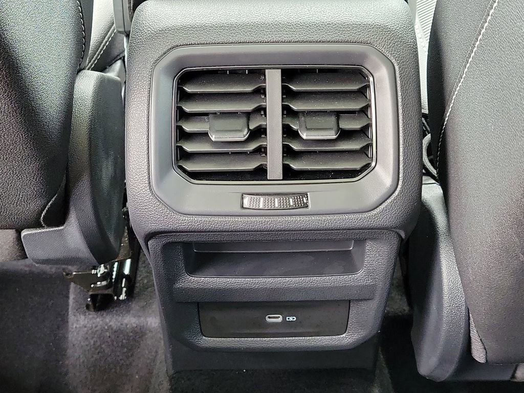 Used 2024 Volkswagen Taos SE image 12