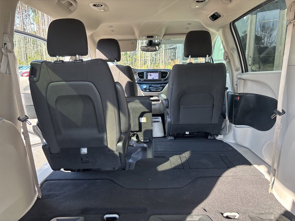Used 2024 Chrysler Voyager LX FWD image 17