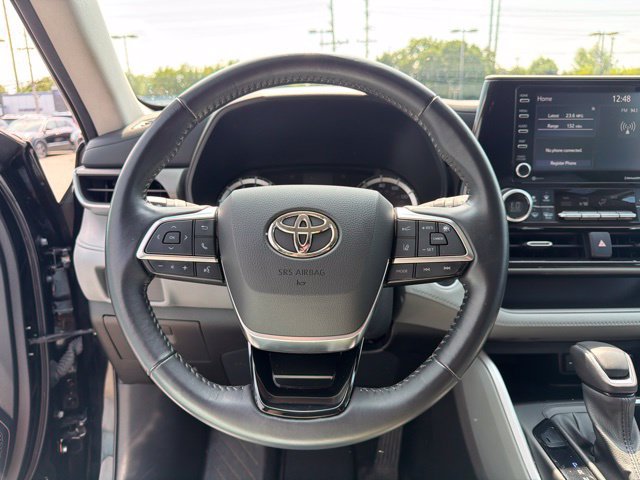 Used 2021 Toyota Highlander LE AWD/4WD image 24