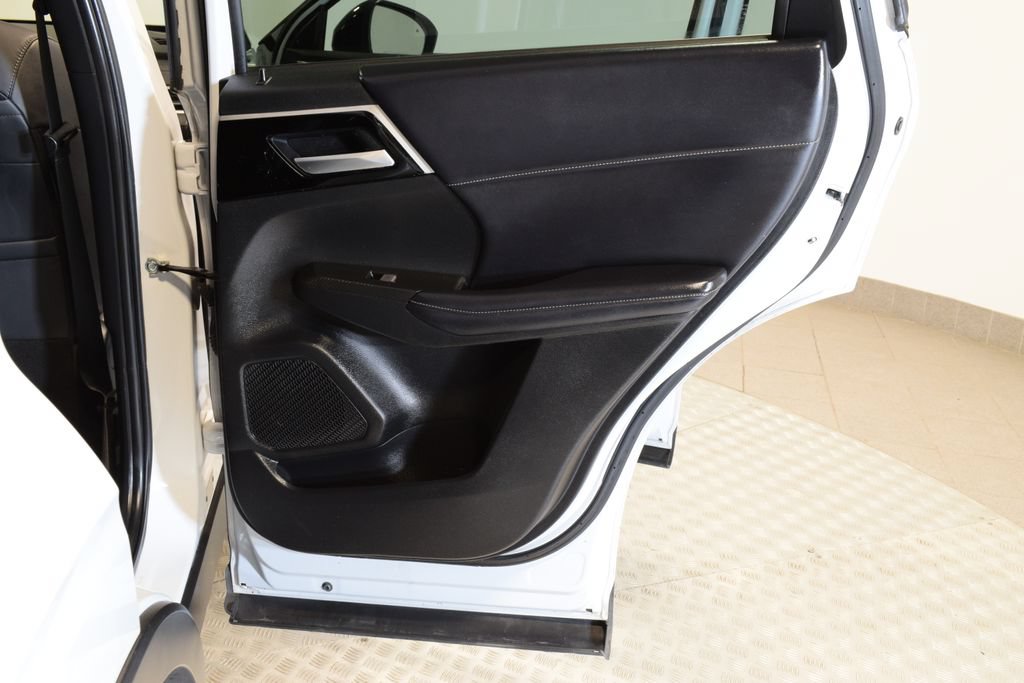 Used 2023 Mitsubishi Outlander SE AWD/4WD image 31