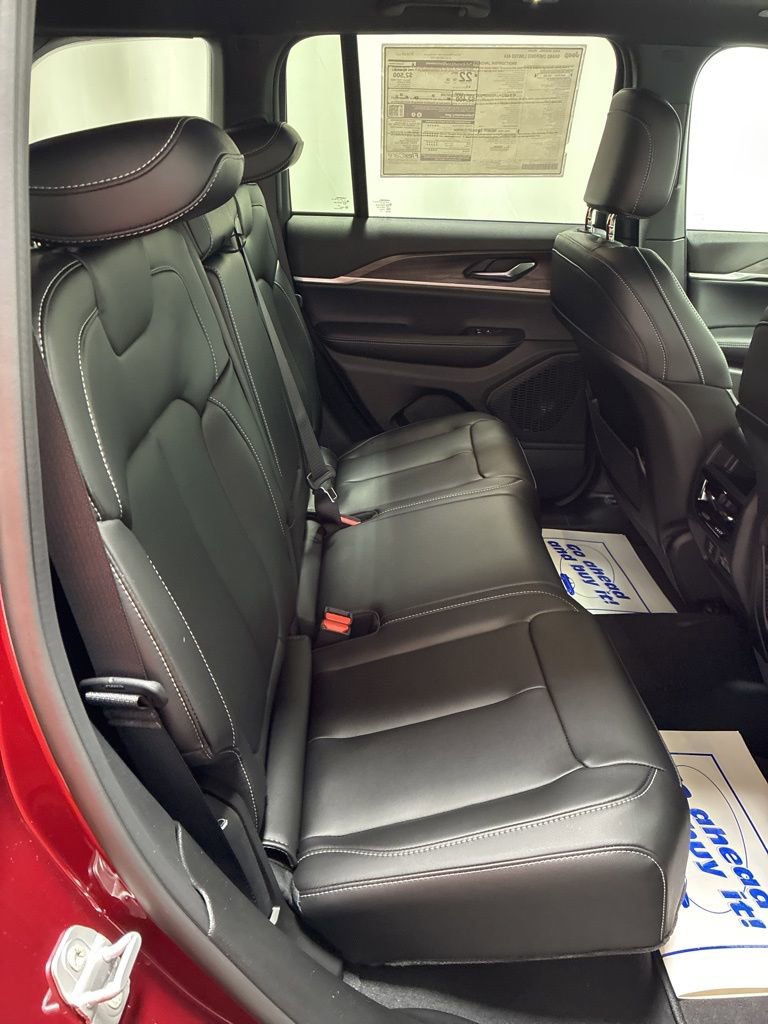New 2025 Jeep Grand Cherokee Limited image 24