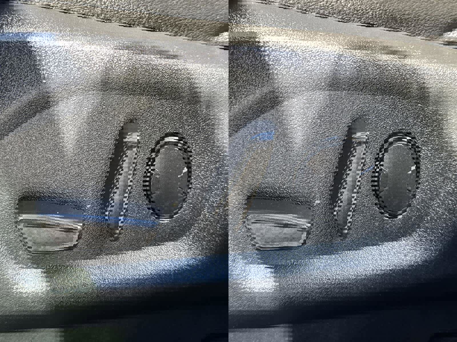 Used 2019 Ford Explorer Limited w/ Class III Trailer Tow Package image 13