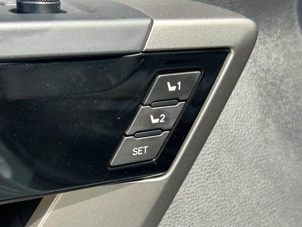 Used 2025 Toyota Tundra Limited image 25