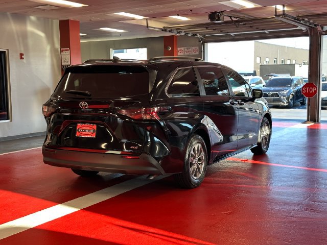 Certified 2026 Toyota Sienna XLE FWD image 4
