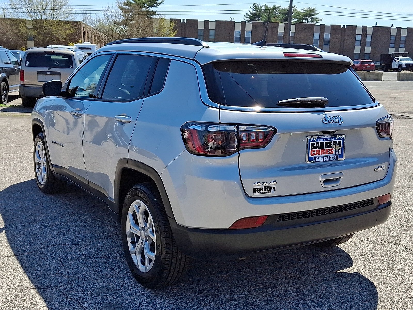 Used 2024 Jeep Compass Latitude AWD/4WD image 4