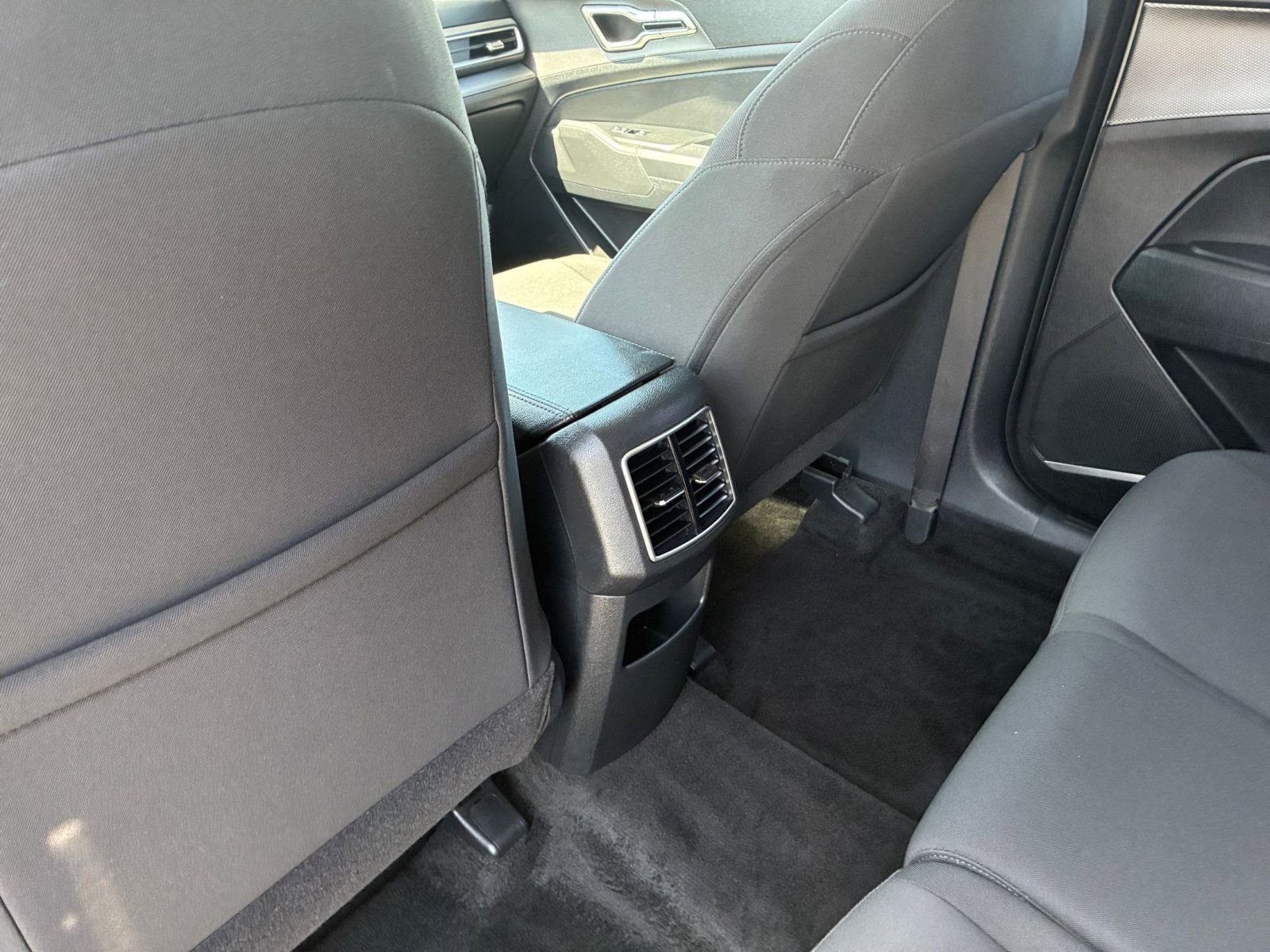 Used 2025 Kia Sportage LX FWD image 23