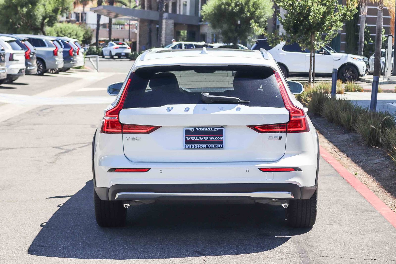 New 2026 Volvo V60 B5 Cross Country Plus w/ Climate Package AWD/4WD image 5