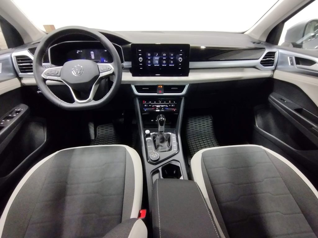 Used 2025 Volkswagen Taos SE image 37