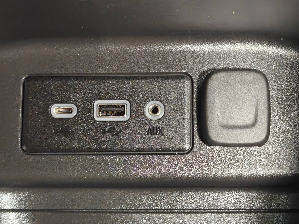Used 2023 Chevrolet Equinox LT FWD image 39