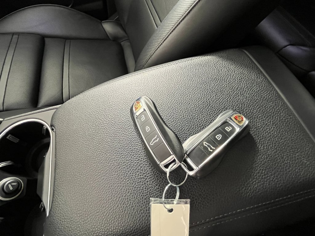 Used 2020 Porsche Cayenne S image 30