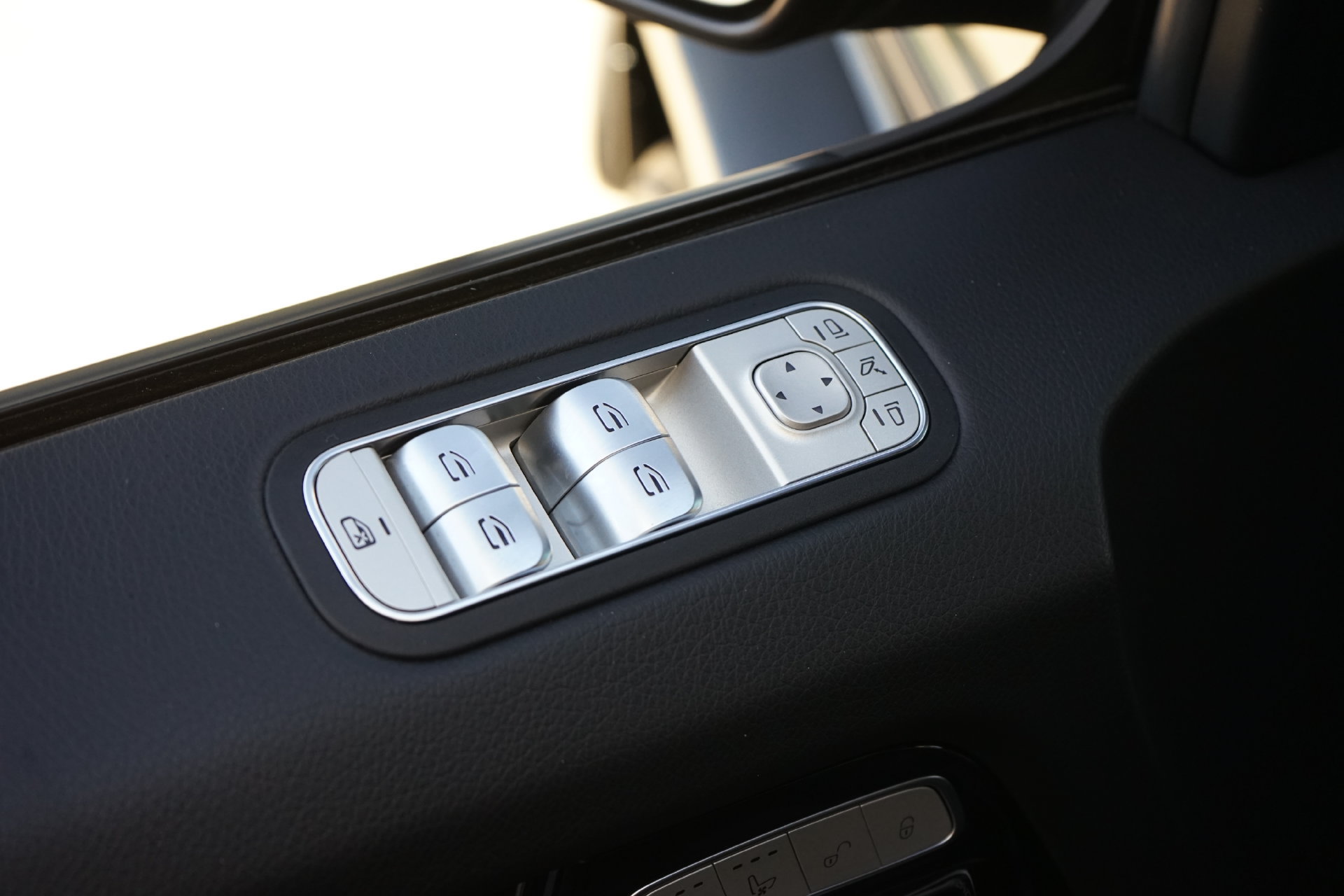 Used 2022 Mercedes-Benz G 63 AMG 4MATIC w/ Seat Comfort Package image 27