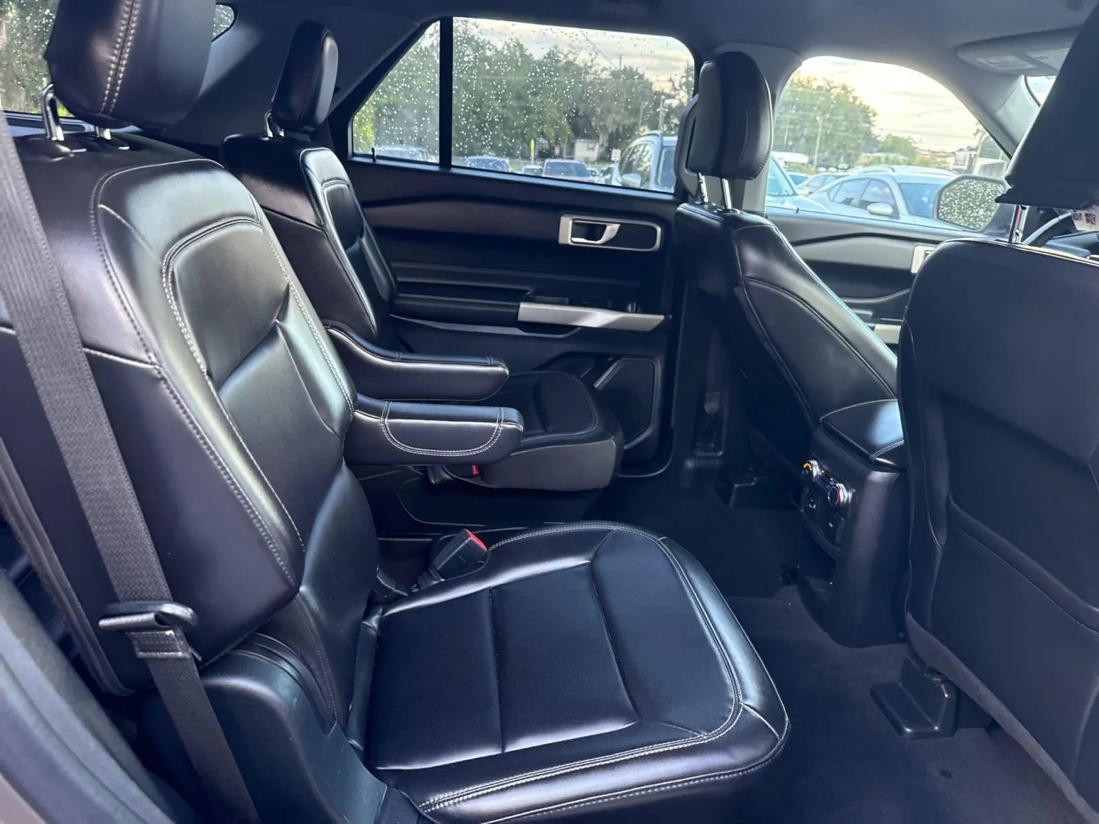 Used 2021 Ford Explorer XLT w/ Equipment Group 202A RWD image 16