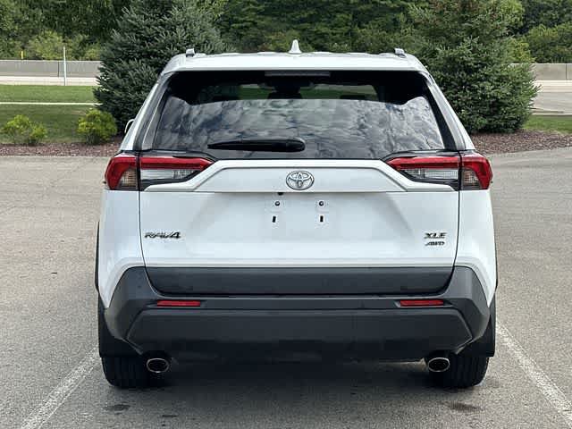 Used 2021 Toyota RAV4 XLE AWD/4WD image 4