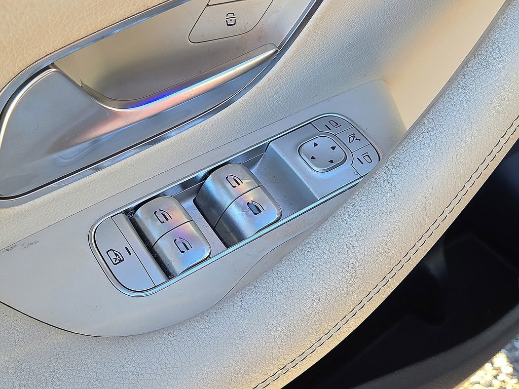 Used 2020 Mercedes-Benz GLE 350 4MATIC w/ Premium Package image 22