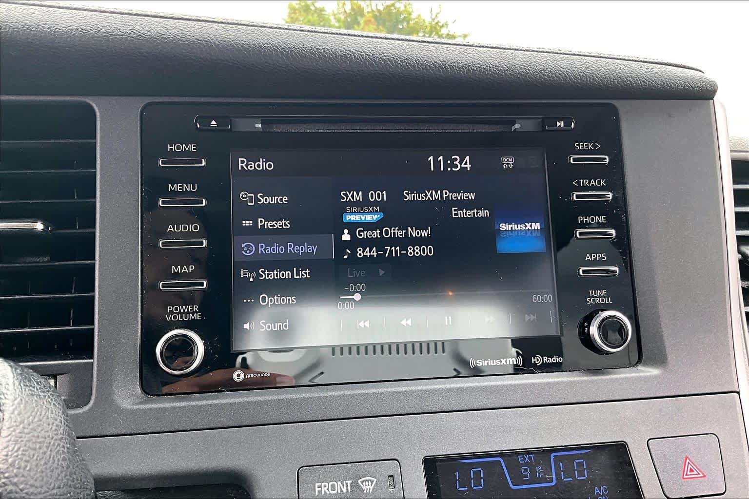 Used 2020 Toyota Sienna XLE Premium FWD image 32