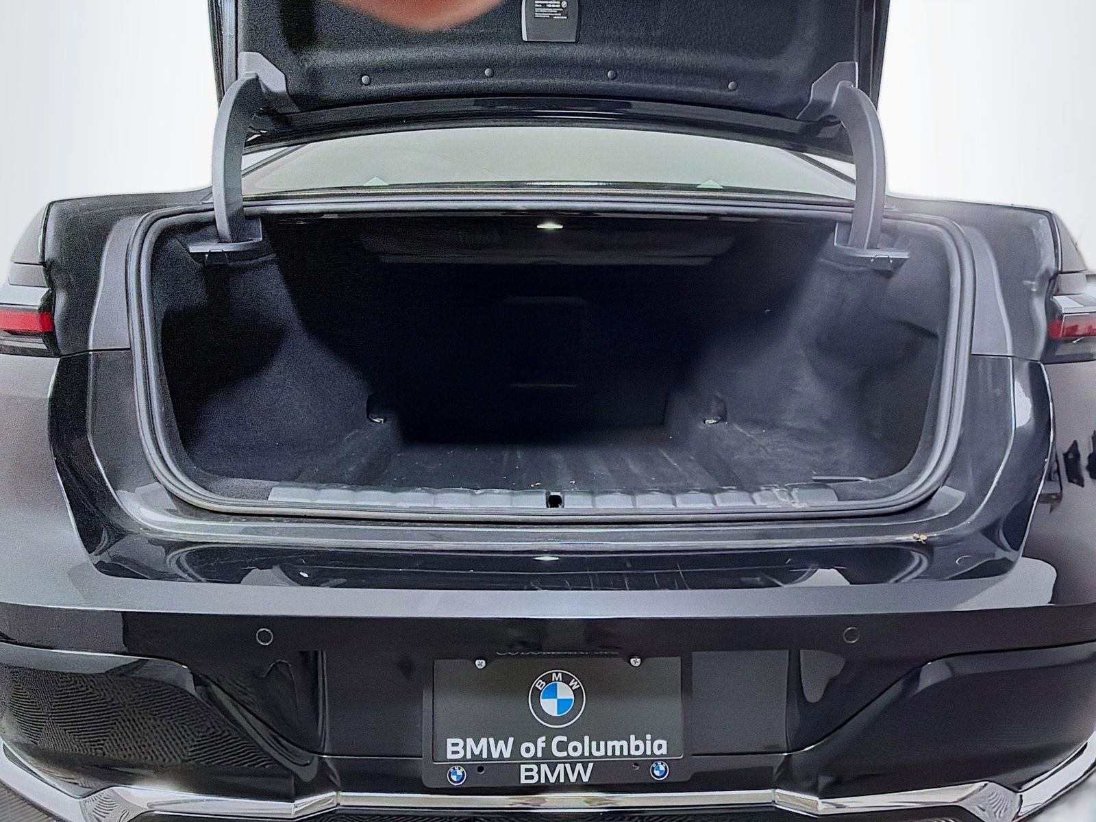 Used 2025 BMW 740i xDrive image 29