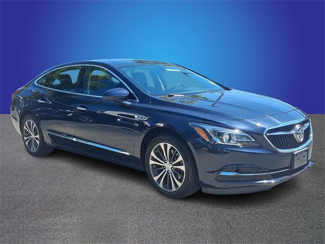 Used 2017 Buick LaCrosse Essence image 3