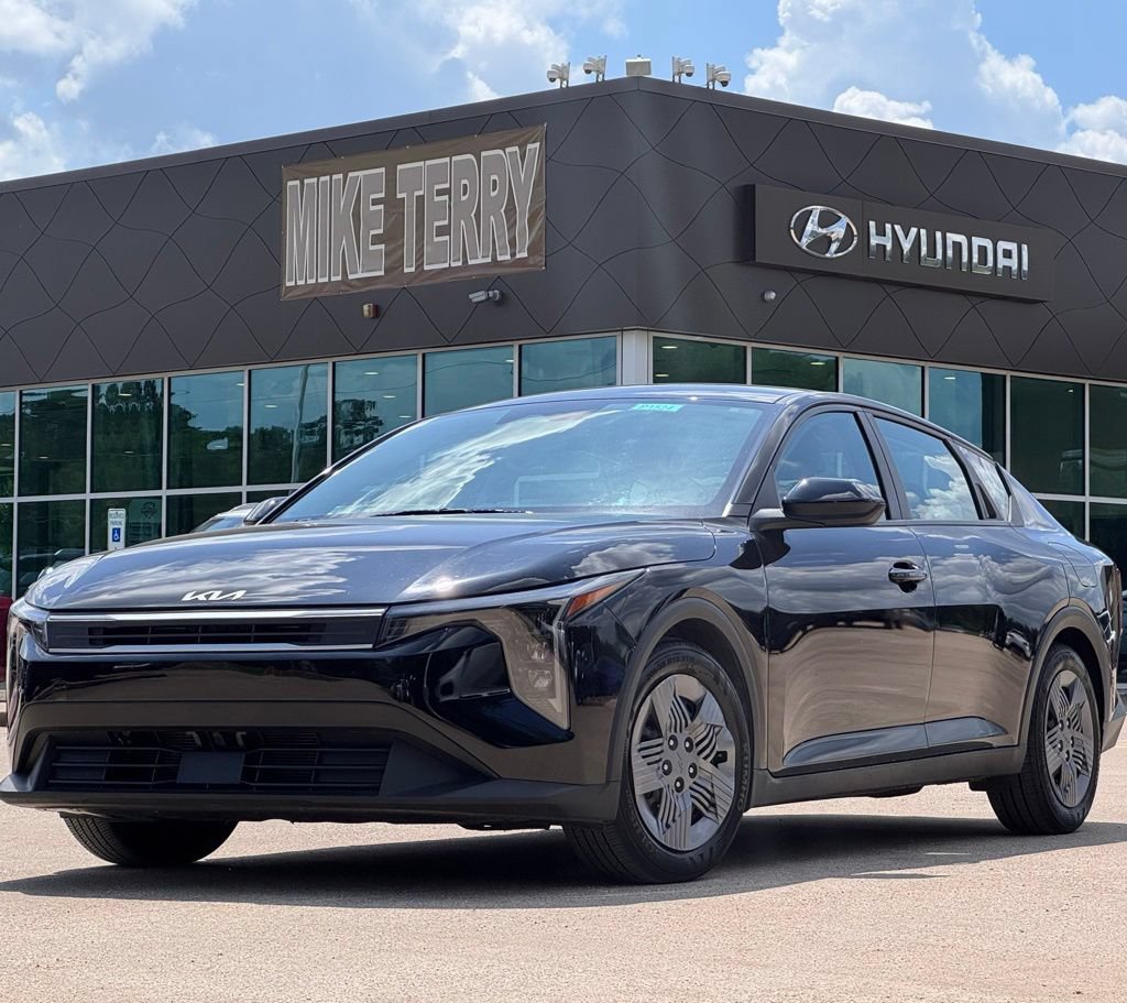 Used 2025 Kia K4 FWD image 1