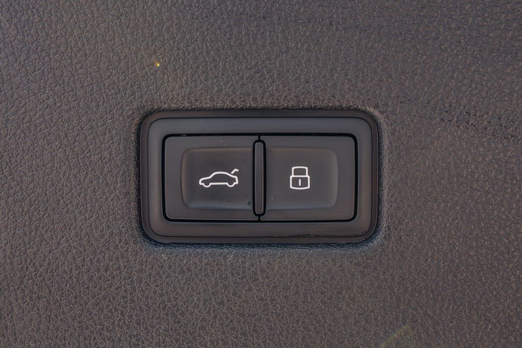 Used 2025 Audi Q8 Prestige image 47