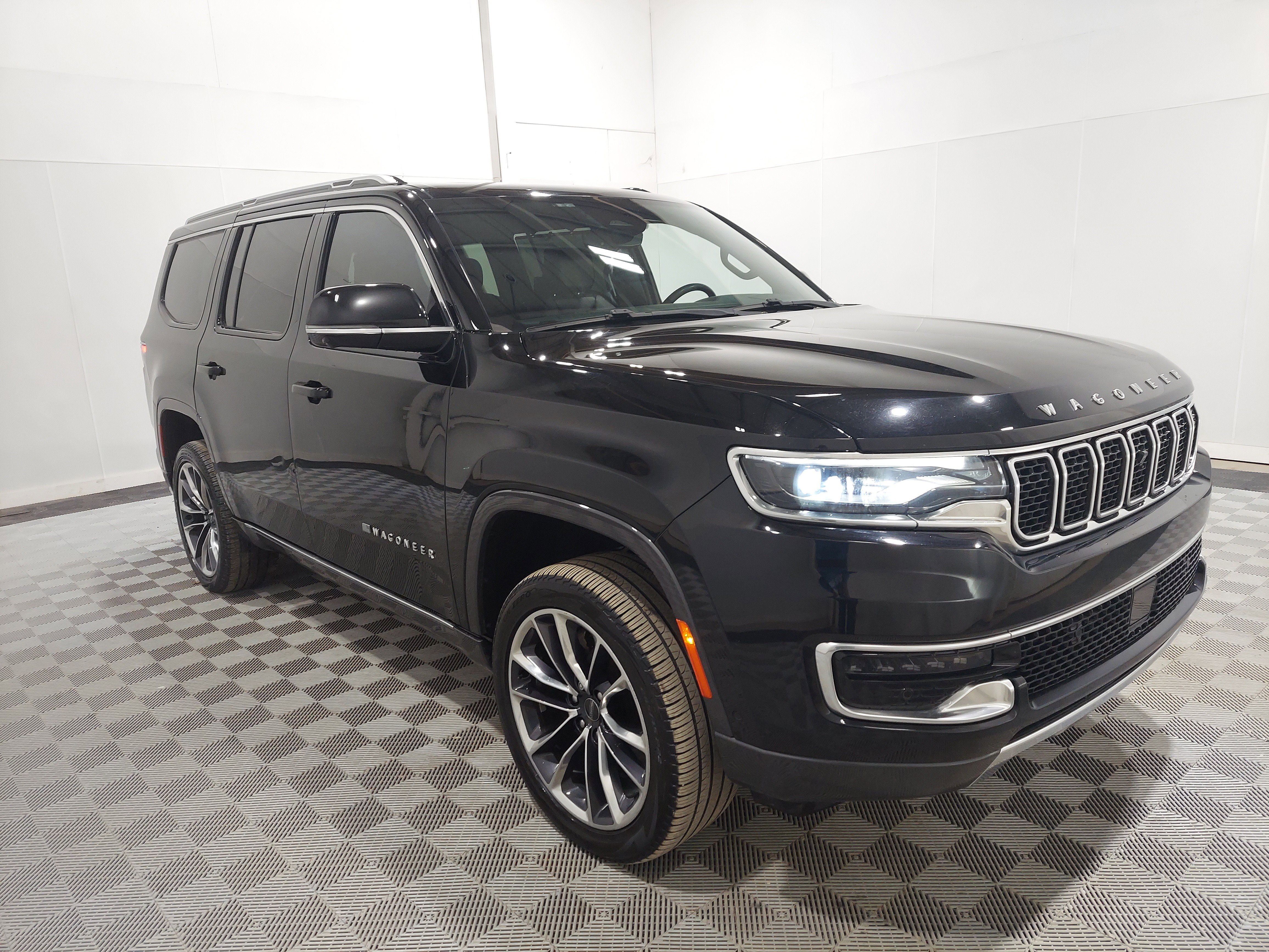 Used 2022 Jeep Wagoneer Series III w/ Premium Group I AWD/4WD image 4
