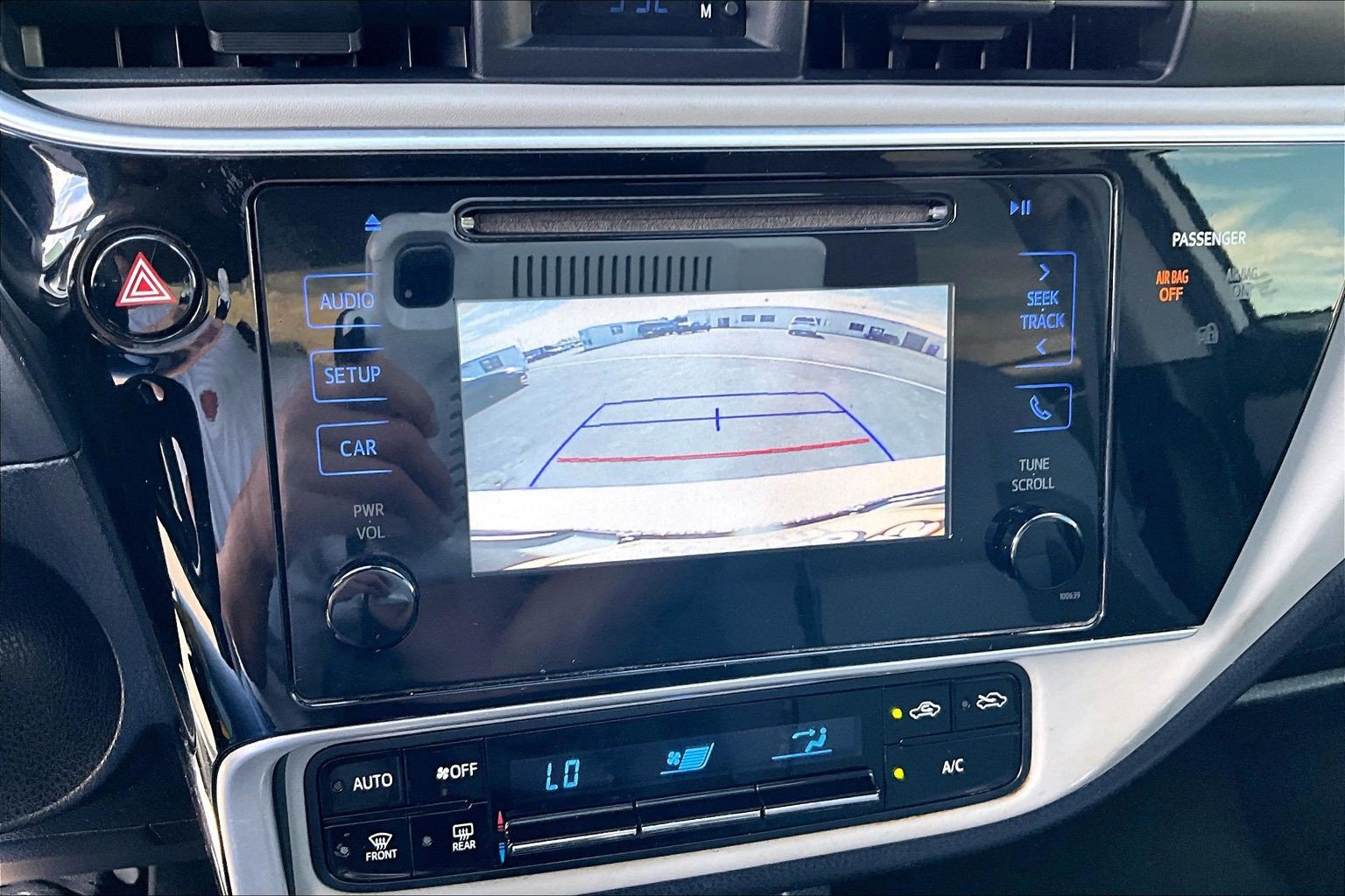 Used 2017 Toyota Corolla LE w/ Carpet Mat Package (TMS) FWD image 21