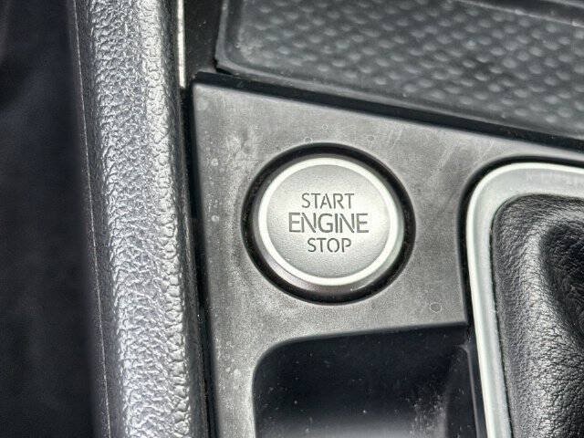 Used 2025 Volkswagen Jetta SE FWD image 16