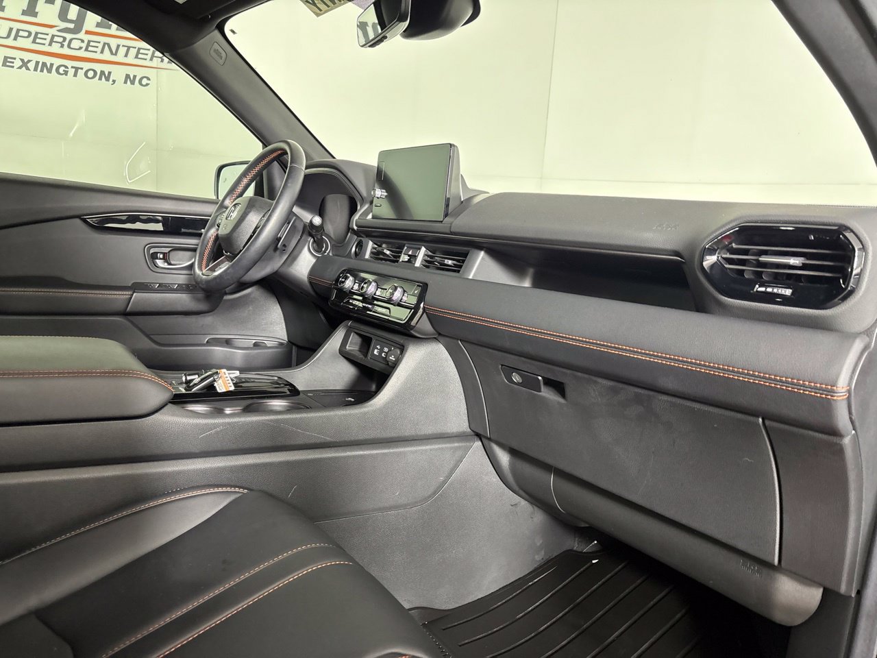 Used 2025 Honda Pilot TrailSport image 36