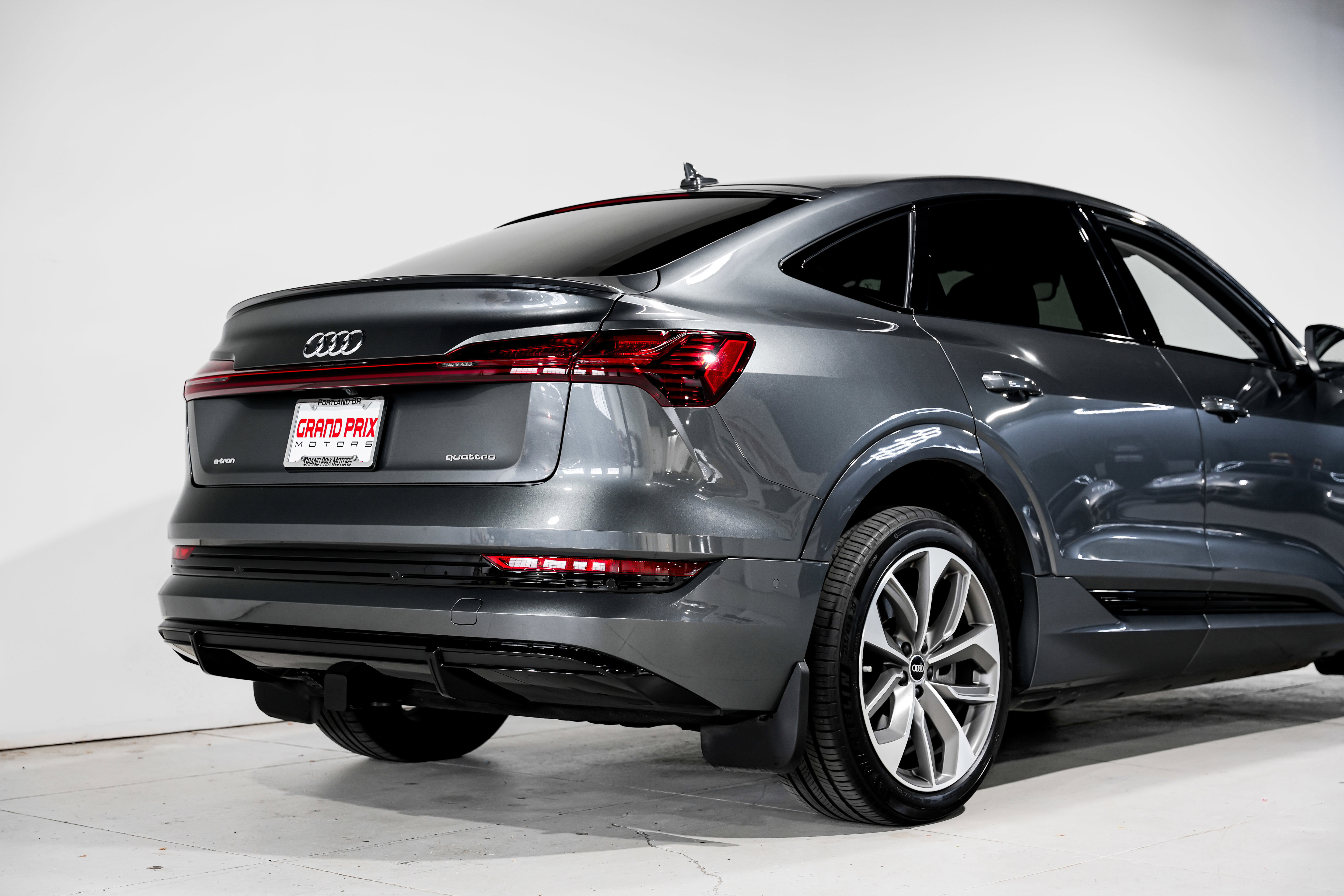 Used 2021 Audi e-tron Premium Plus w/ Premium Plus Package AWD/4WD image 43