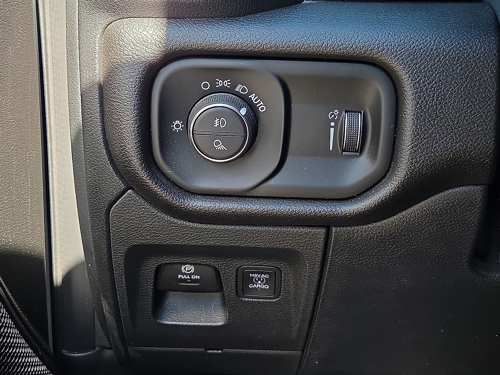 Used 2025 RAM 1500 Warlock AWD/4WD image 18