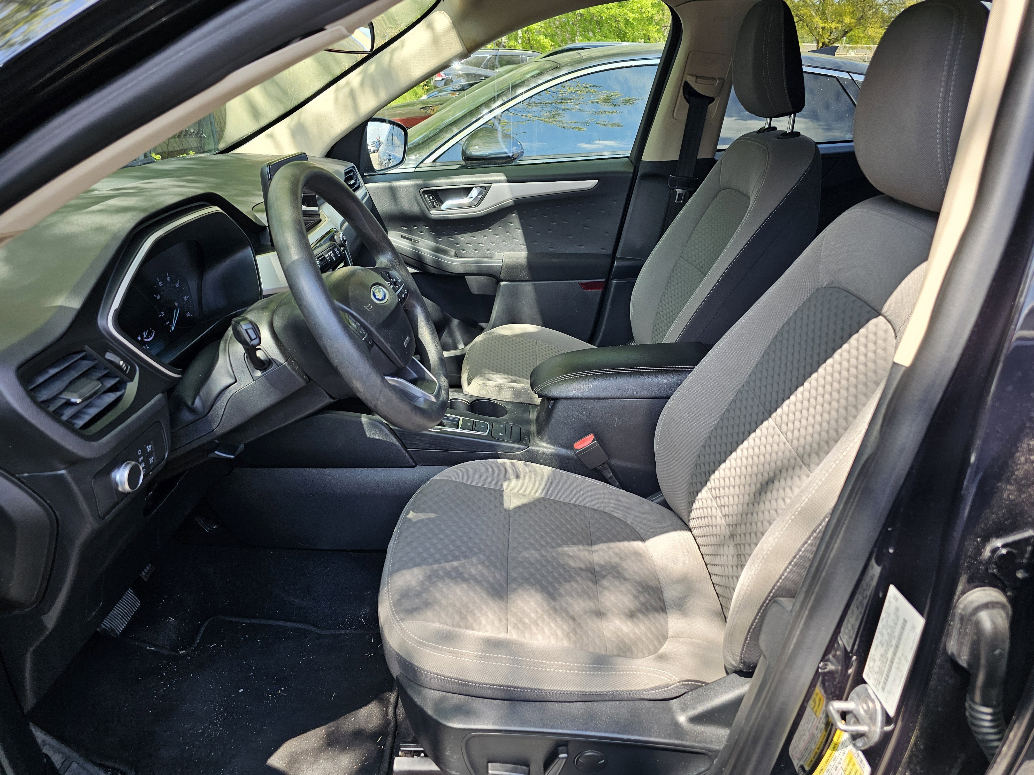 Used 2020 Ford Escape SE image 13