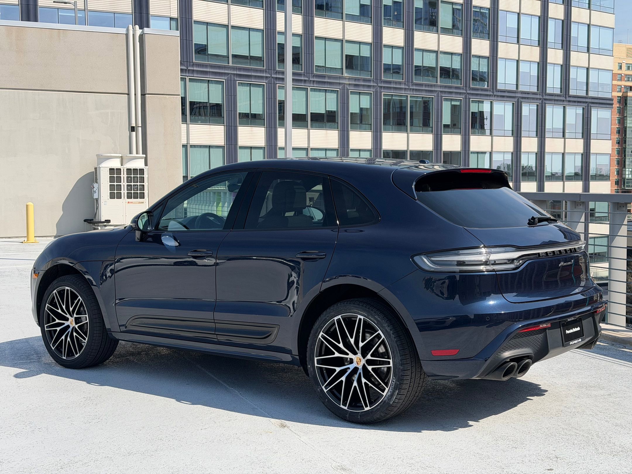 Used 2023 Porsche Macan Turbo image 3